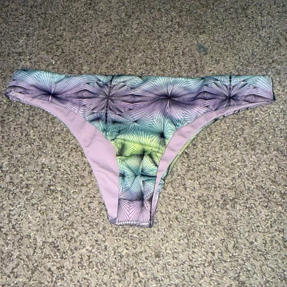 Geometric design and lavender reversible bikini bottoms s/m cheeky - Picture 3 of 6